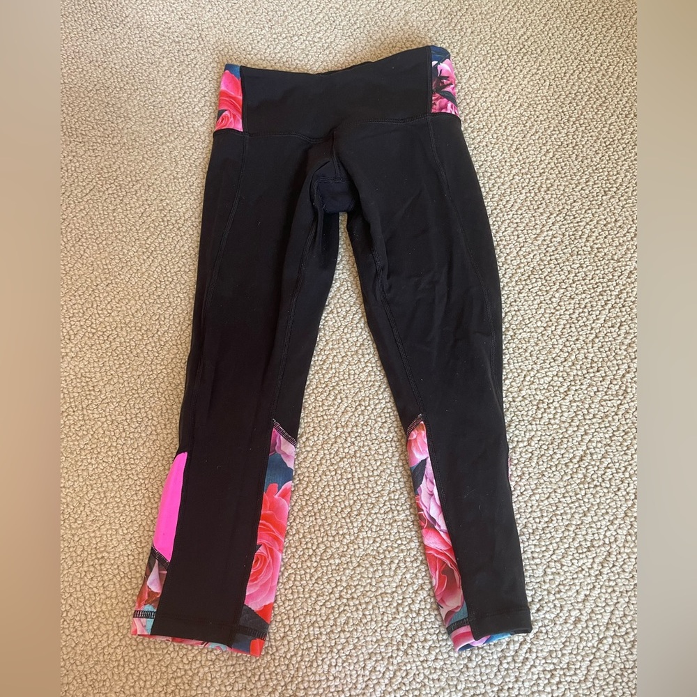 Lulu leggings with pink floral pattern